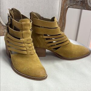 Women's Burn out Yellow Ankle Boots